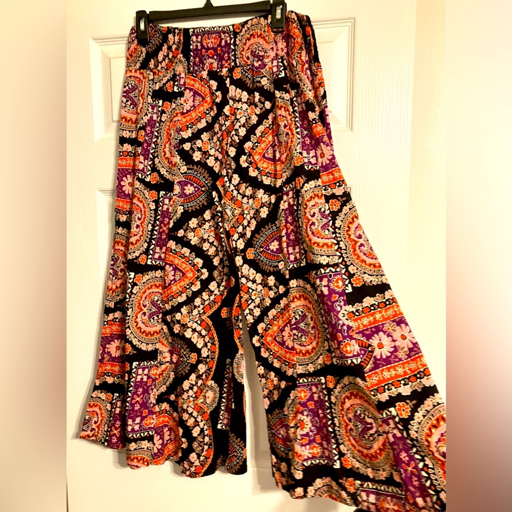 Urban Nomad XL smocked waist, wide leg print pants. Perfect for festivals! ☮️☯️